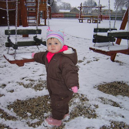 26 - Bílé jaro na dětském hřišti I