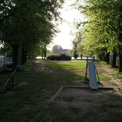 84 - Dětské hřiště květen 2006