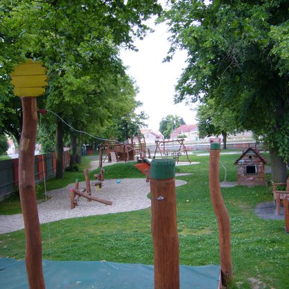 85 - Dětské hřiště květen 2008