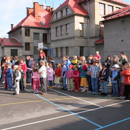 Vystoupení školních dětí se zájmem sledovali diváci