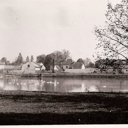 Oprava hráze rybníku v Lánech r. 1963, pohled od K. Husáka